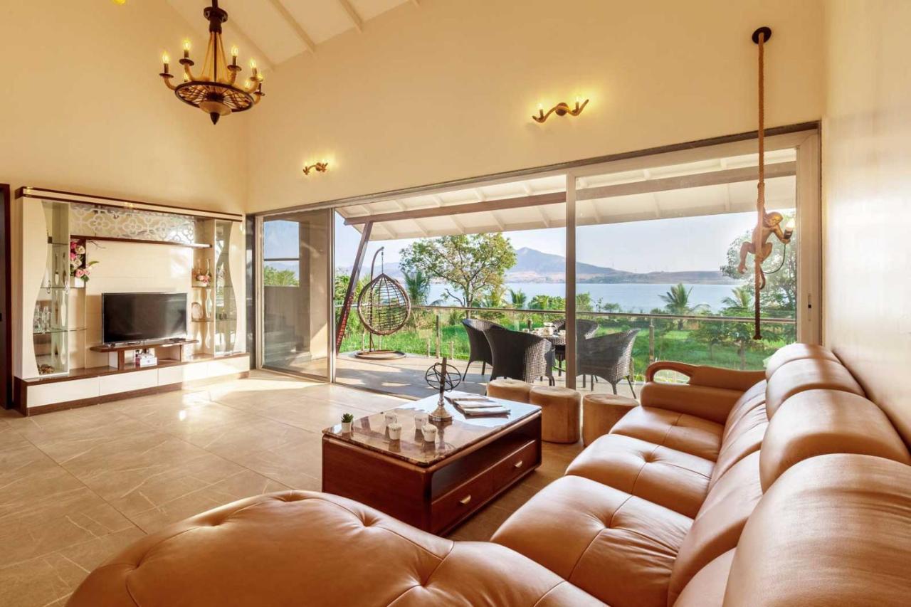Luna Villa By Stayvista - Lakeside Charm With Terrace, Lush Lawn & Modern Decor 나식 외부 사진