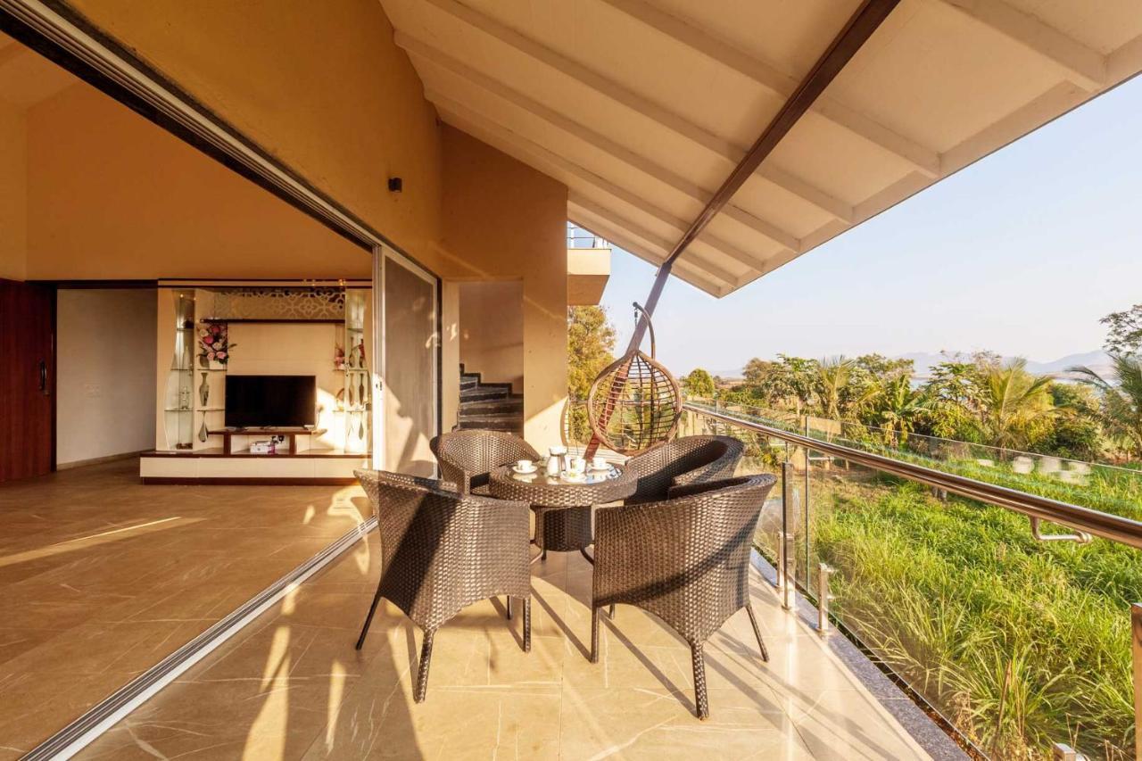 Luna Villa By Stayvista - Lakeside Charm With Terrace, Lush Lawn & Modern Decor 나식 외부 사진