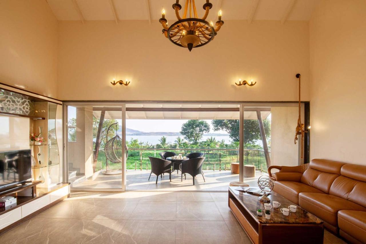 Luna Villa By Stayvista - Lakeside Charm With Terrace, Lush Lawn & Modern Decor 나식 외부 사진