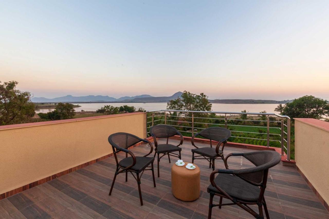 Luna Villa By Stayvista - Lakeside Charm With Terrace, Lush Lawn & Modern Decor 나식 외부 사진