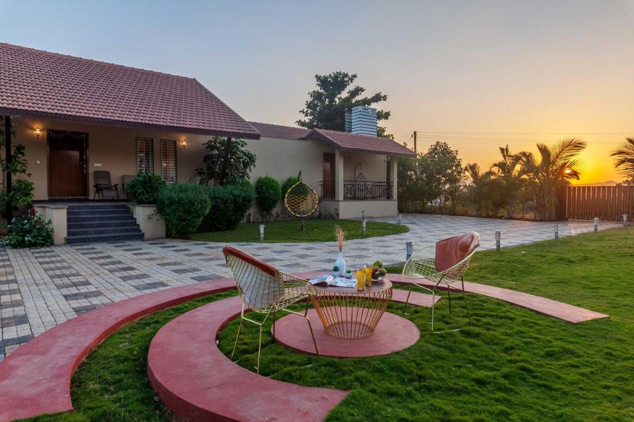 Luna Villa By Stayvista - Lakeside Charm With Terrace, Lush Lawn & Modern Decor 나식 외부 사진